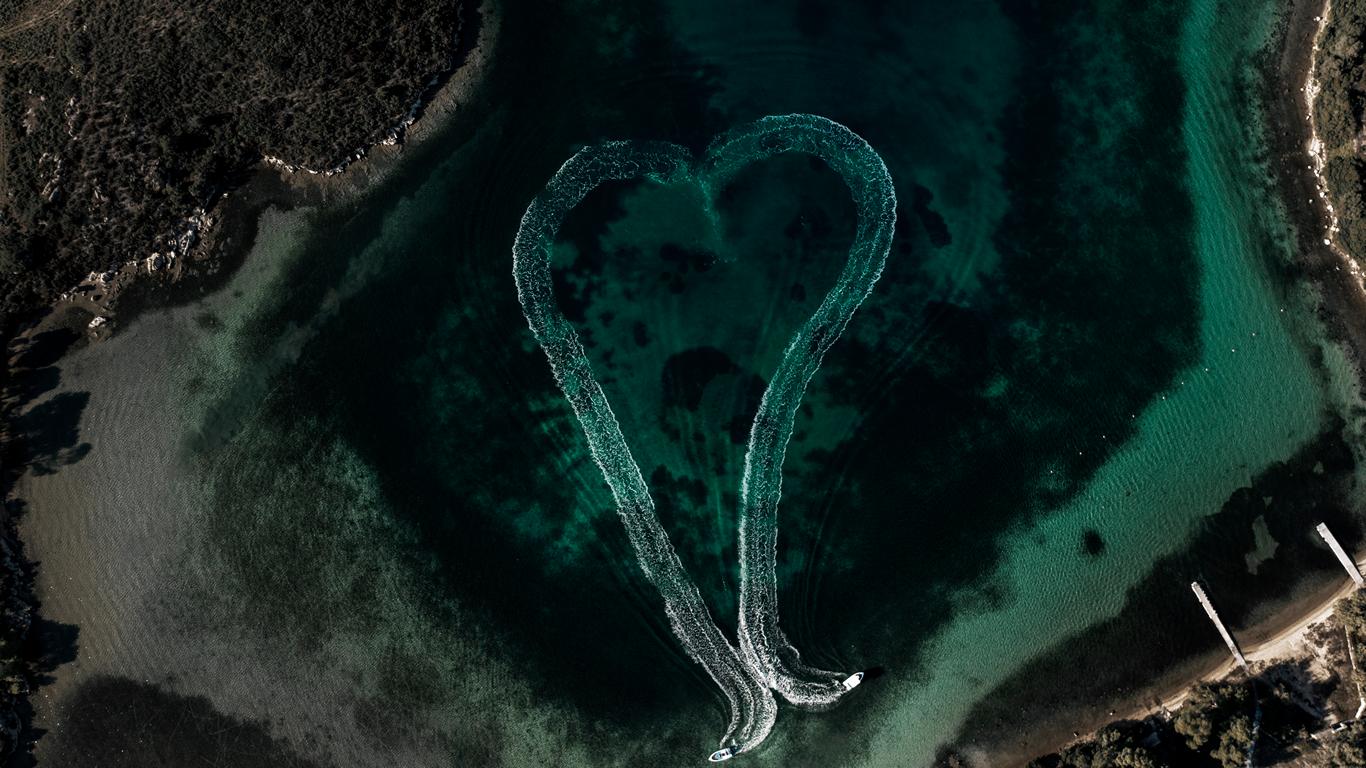 Diaporos Boat Explorations: Embracing the Serenity of the Aegean